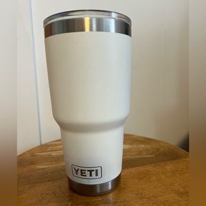 Yeti rambler 30oz tumbler